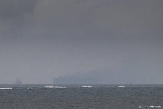 Brandend schip: Rijkswaterstaat houdt rekening met alle scenario's