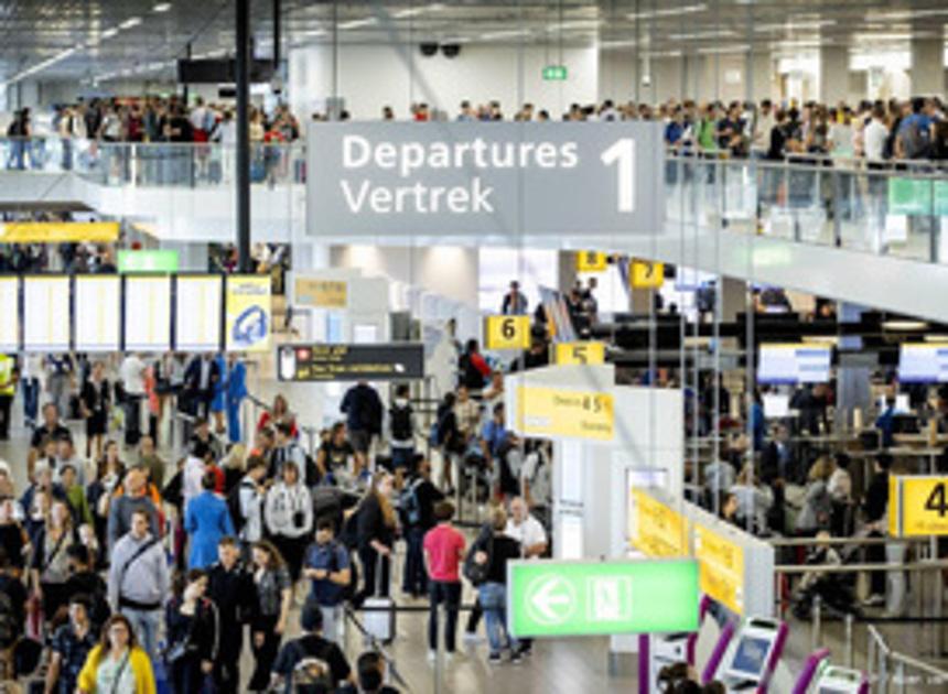 Terugkeer reizigers na corona helpt Schiphol winst te boeken