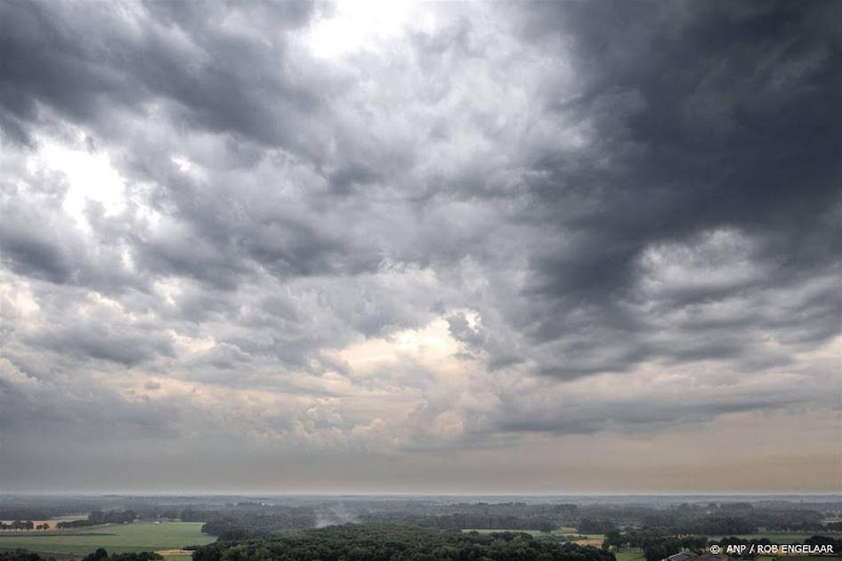 Onweersbuien dinsdag: code geel voor groot deel van Nederland