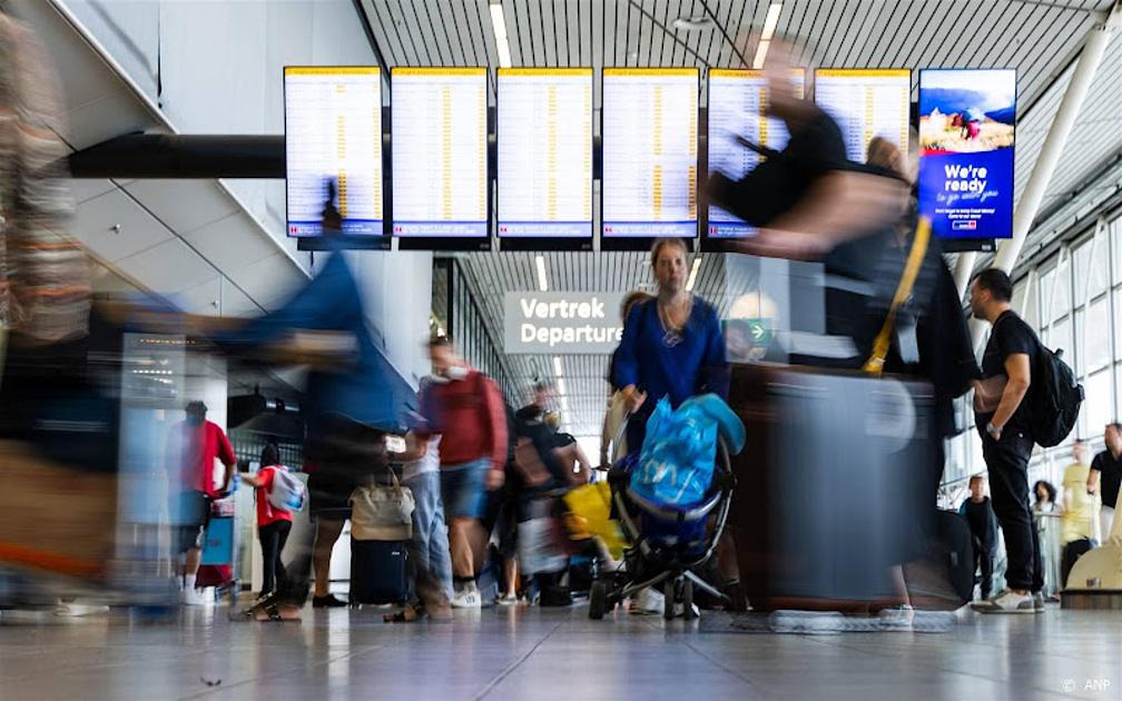 Stroomstoring leidt tot drukte in vertrekhallen Schiphol