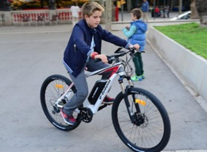 Assense scholieren leren veilig fietsen met een e-bike 