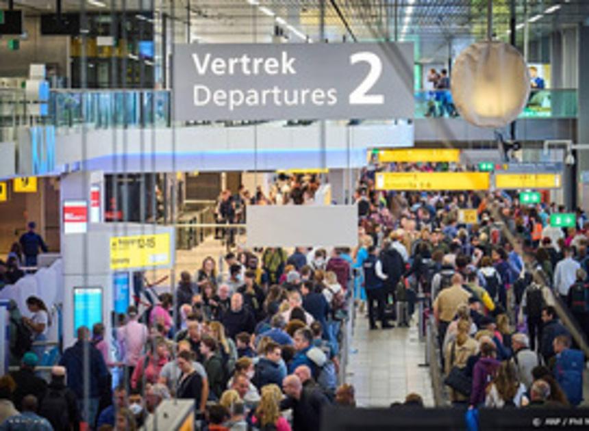 Kersverse topvrouw KLM biedt excuses aan reizigers aan voor problemen