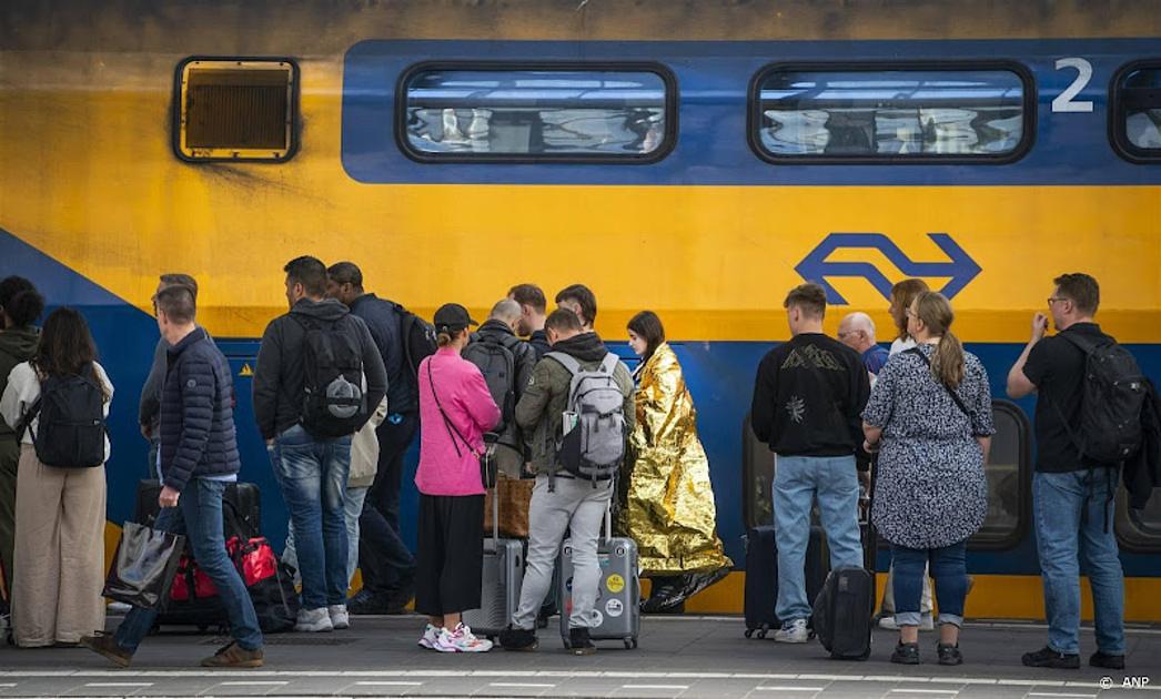 Treinverkeer van en naar Rotterdam ligt zo goed als stil door stroomstoring