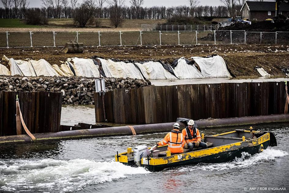 Scheepvaart Julianakanaal in Limburg langer verhinderd