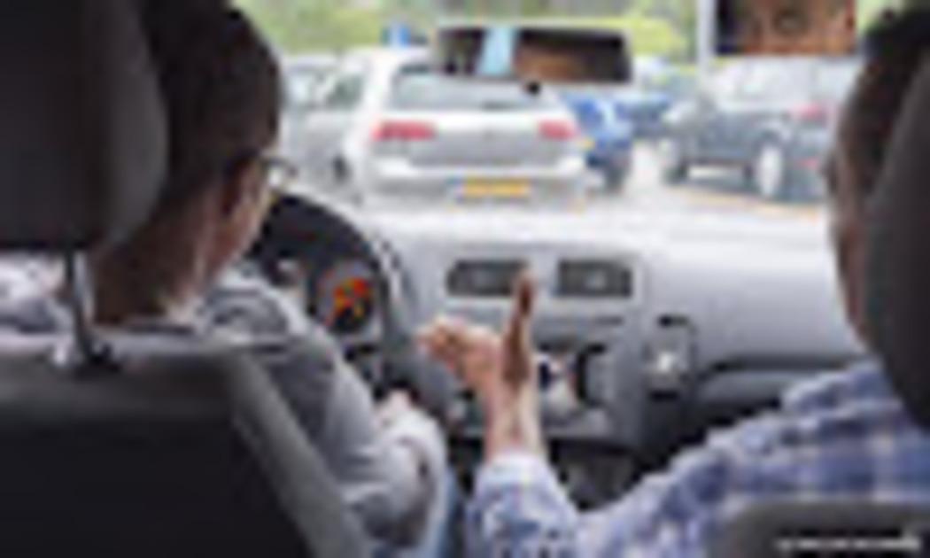 Brussel neemt Nederlands voorbeeld over en stelt rijbewijs vanaf 17 jaar in