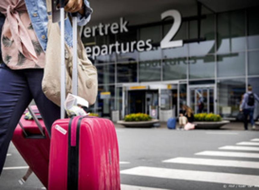 KLM roept reizigers op om geen koffers mee te nemen