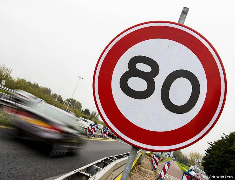 Veilig Verkeer Nederland wil dat auto's op provinciale wegen 60 kilometer per uur rijden