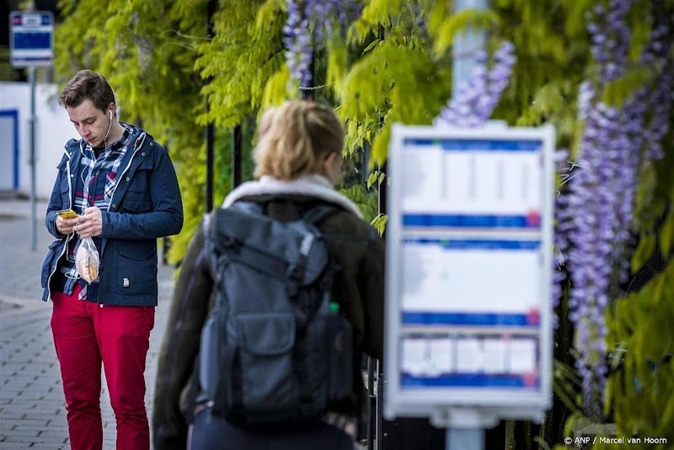 Provincie Limburg laat buschauffeurs rijden die geen Nederlands spreken