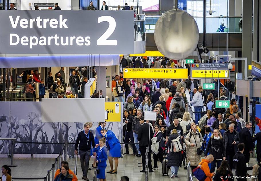 Beheersbare drukte op Schiphol bij start meivakantie