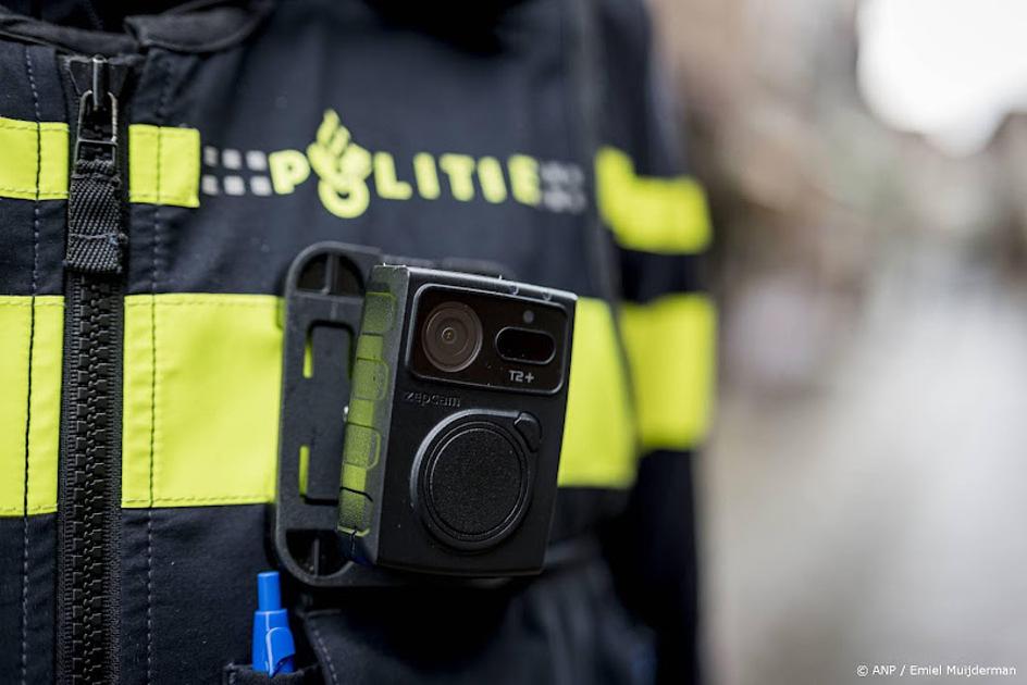 Politie zoekt twee mannen voor schieten op taxi op A13