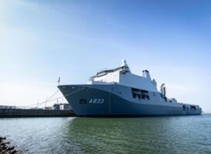 Zr.Ms. Karel Doorman sluit zich aan bij NAVO-vlootverband