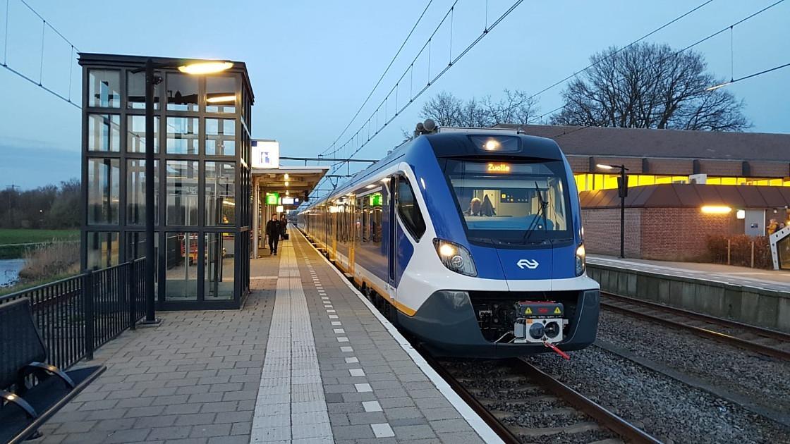 Treinreizigers stappen in allereerste SNG-Sprinter