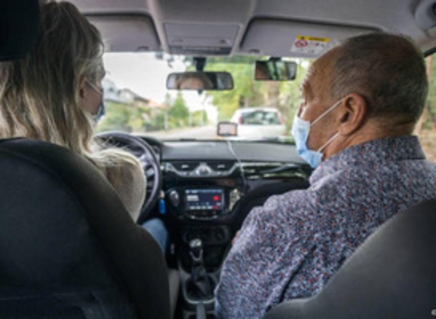 CBR houdt vast aan dragen mondkapje in de auto