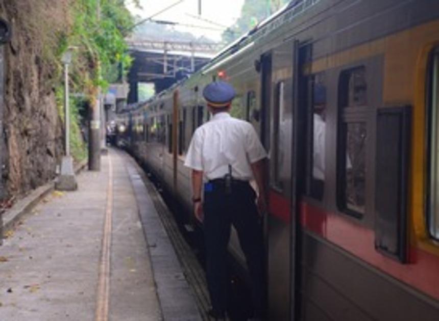 Conducteur na woordenwisseling overleden op het station van Hilversum