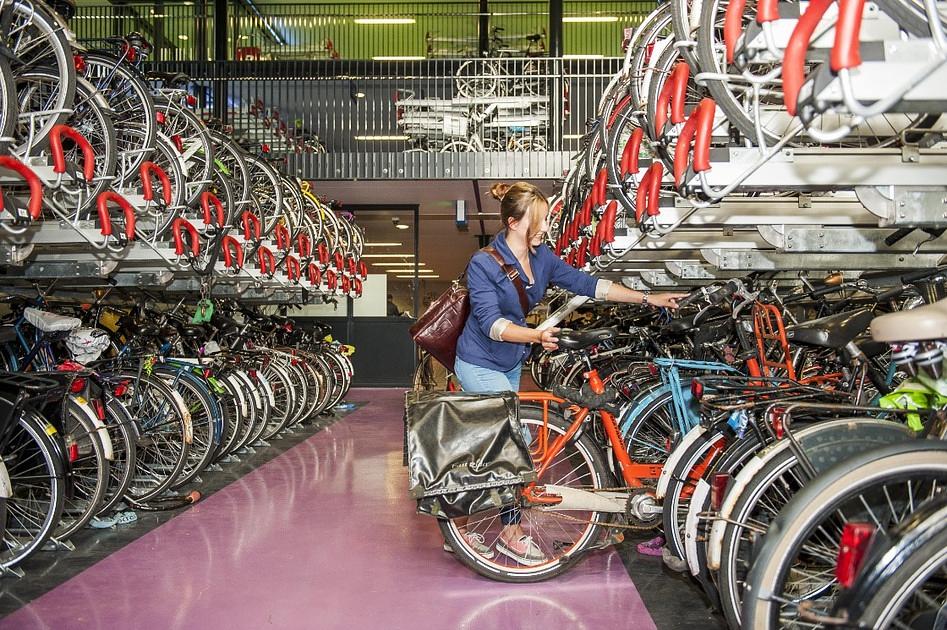Station Almere Centrum heeft nu de modernste fietsenstalling van Nederland