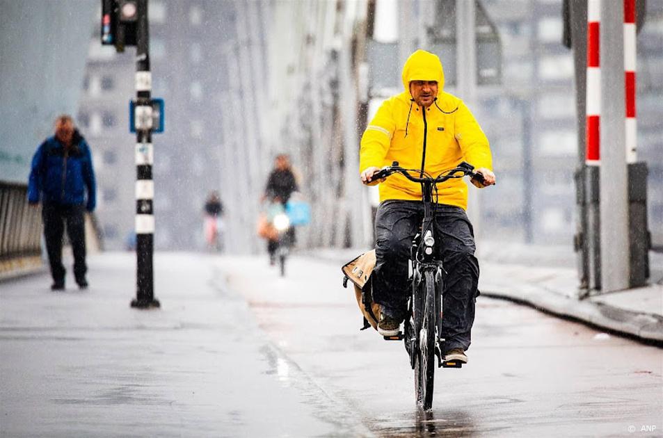 Werknemers pakken steeds vaker de fiets naar het werk