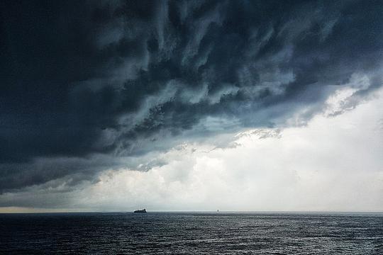 Schip in de Rijn bij Tolkamer vlot getrokken