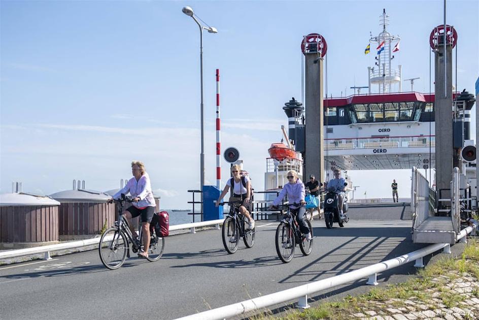 Minder afvaarten Ameland onbegrijpelijk, vindt commissaris van Friesland