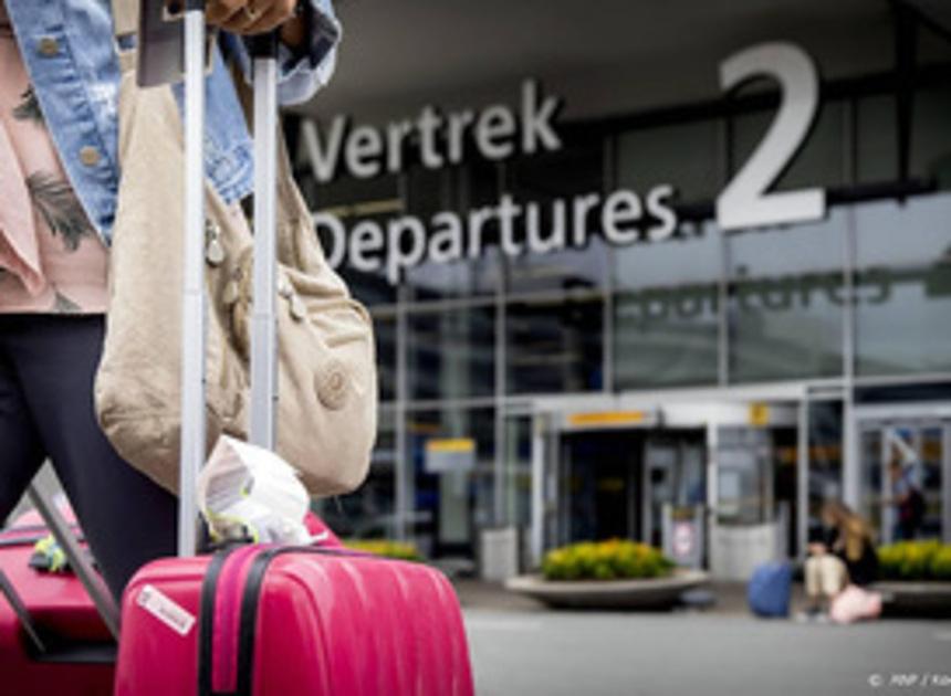 Schiphol laat in augustus meer vertrekkende passagiers toe