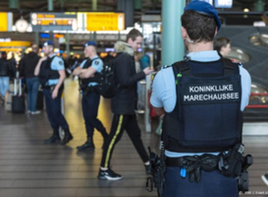 De Marechaussee vindt verstekeling in neuswiel vrachtvliegtuig op Schiphol 