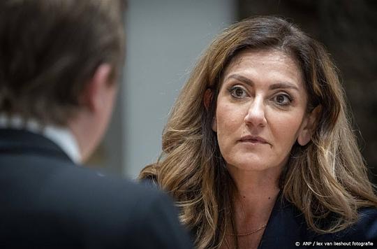 Yeşilgöz: Bewaren van gegevens vliegtuigpassagiers niet stoppen, maar inkorten