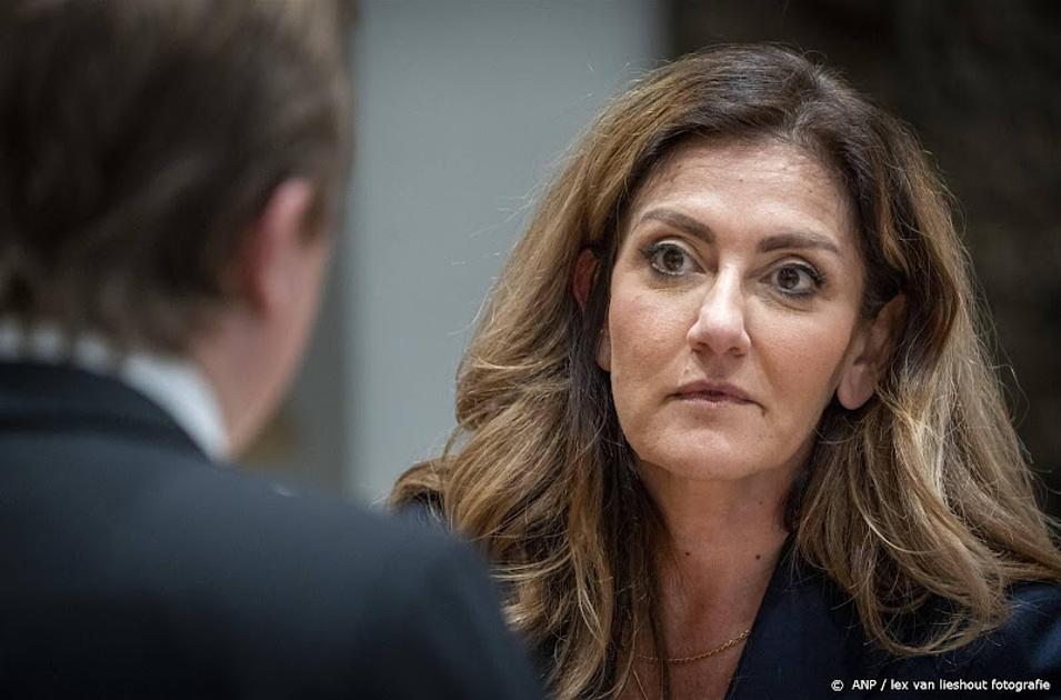 Yeşilgöz: Bewaren van gegevens vliegtuigpassagiers niet stoppen, maar inkorten
