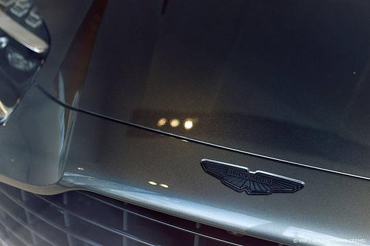 Britse sportwagenfabrikant Aston Martin verkoopt ruim kwart minder luxe auto's