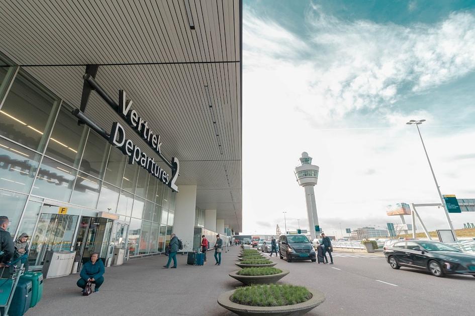 Binnen vier maanden 800 beveiligers extra nodig op Schiphol