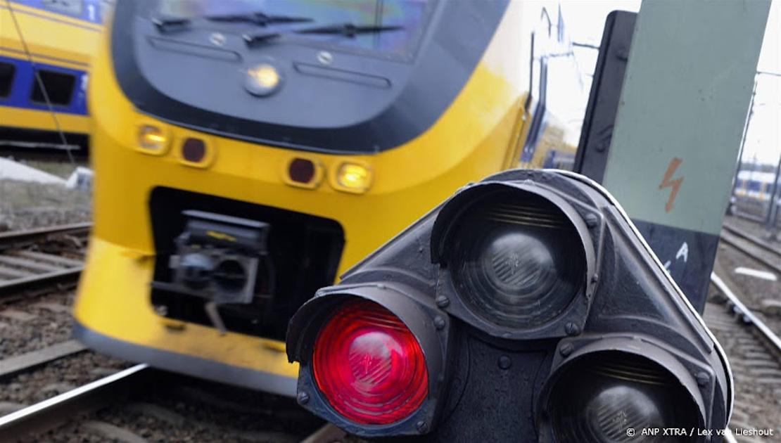 Bij aanrijding met trein bij Maarn is een machinist van de NS omgekomen