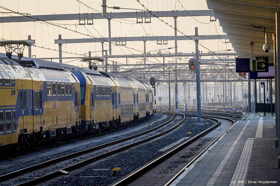 Geen treinen tussen Zwolle en Deventer vanwege defecte bovenleiding