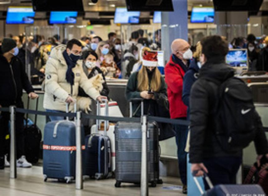 Aantal reizigers Schiphol in februari nog lang niet op pre-coronaniveau