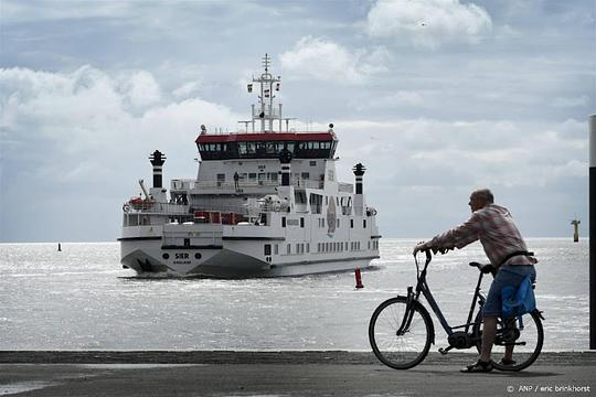 Rijkswaterstaat onderzoekt zes mogelijke oplossingen voor dichtslibbende vaargeul Ameland