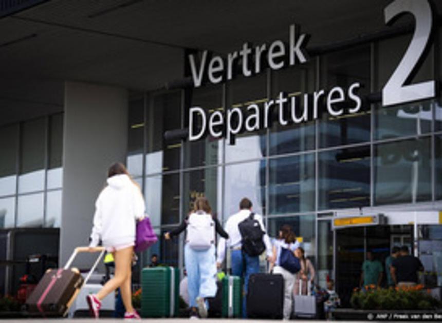 Schiphol vergoedt kosten van door chaos gestrande reizigers 