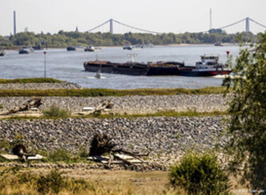 Kapot schip legt vaarverkeer in de Rijn urenlang plat 