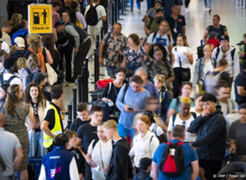 Maximum aantal reizigers Schiphol hopelijk na oktober geschrapt