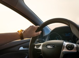 Vier kinderen op de achterbank van de auto: mag dat?