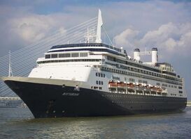 HAL’s MS Rotterdam meert nog één laatste keer aan in Rotterdam