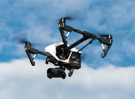 Drone-pakketlevering op varend binnenvaartschip succesvol