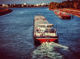 ILT betrapt tanker op varend ontgassen, schipper probeert te ontkomen