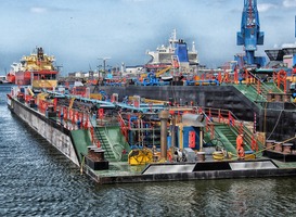 Nieuwe Wegwijzer moet bedrijven in haven Rotterdam helpen met vergunningen
