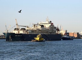 Grootste LNG bunkerschip ter wereld doet Rotterdam aan