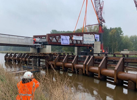 Beweegbare brug Blauwe Loper ingehesen