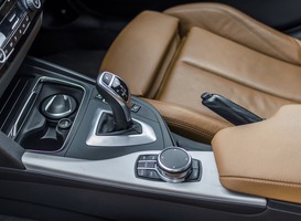 Automatische versnellingsbak steeds populairder onder nieuwe auto’s