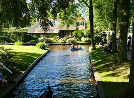 Toeristen Giethoorn betalen straks ‘Grachtentax’ voor betere leefbaarheid