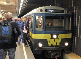 Metro Spijkenisse hangt tien meter hoog na doorschieten stopblok