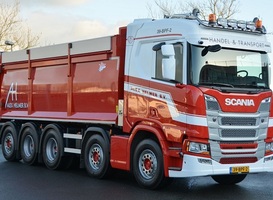 Alex Helmer B.V. neemt vijf nieuwe Scania's in gebruik