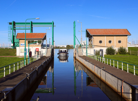 Renovatie Friese Sluis afgerond, weer open voor scheepvaart- en wegverkeer