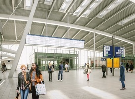 Nieuw reisinformatiebord op station Utrecht Centraal