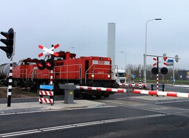 Drie overwegen en kruising haven Moerdijk beveiligd