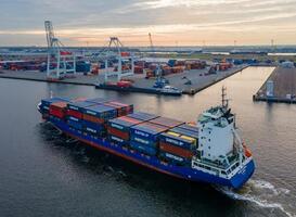 Samskip start nieuwe lijndienst tussen Amsterdam en Dublin